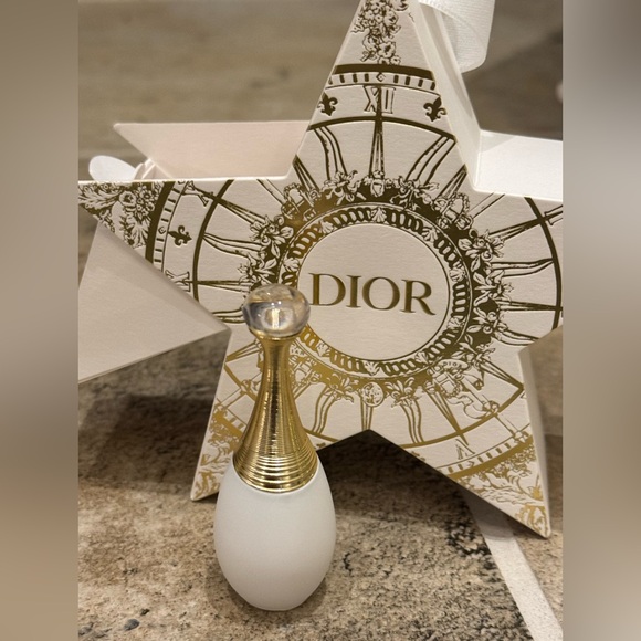 Limited Edition Dior Holiday 2024 Star Ornament and Deluxe Sample - Picture 6 of 7